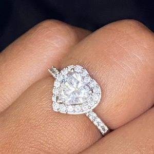 10k gold band heart shaped wedding/engagement ring